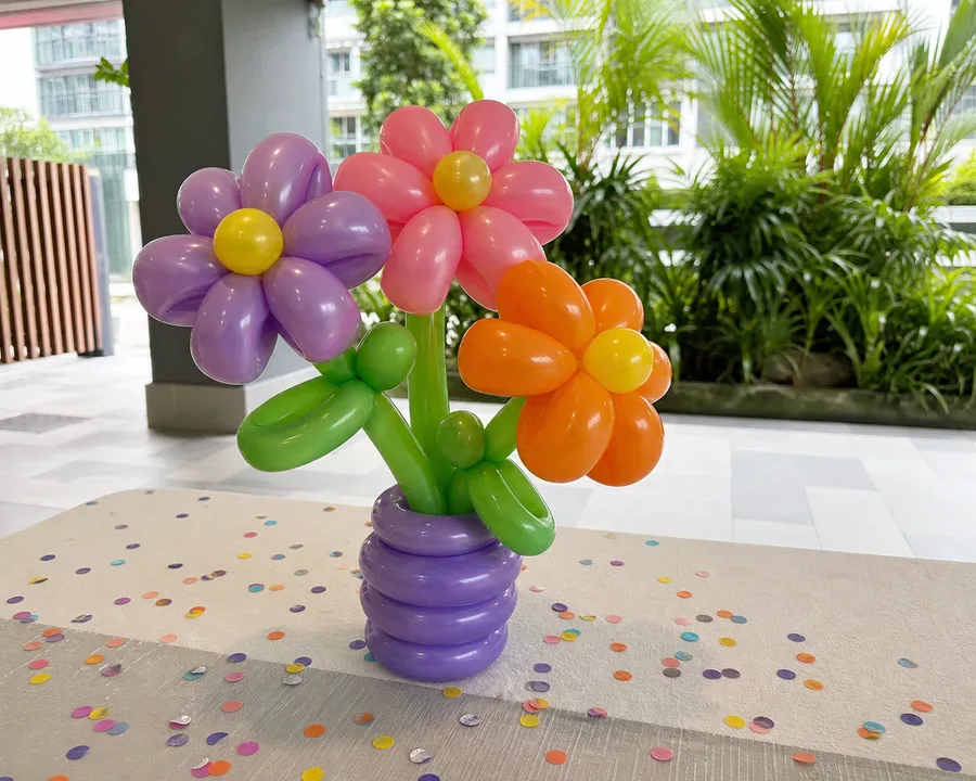 Flowers balloon design in a Singapore event setting